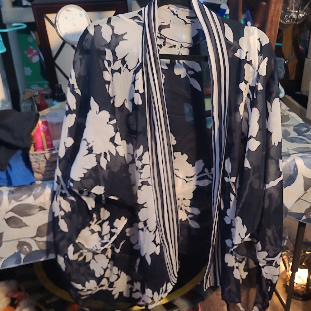 Last Call Free With Sale Anthropologie Navy Blue and White Floral Tunic